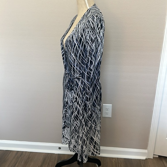 BCBG Max Azria women’s Adele printed wrap dress~ Medium - Picture 8 of 13